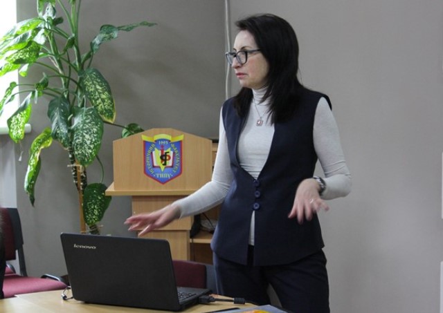 Олена Гузар